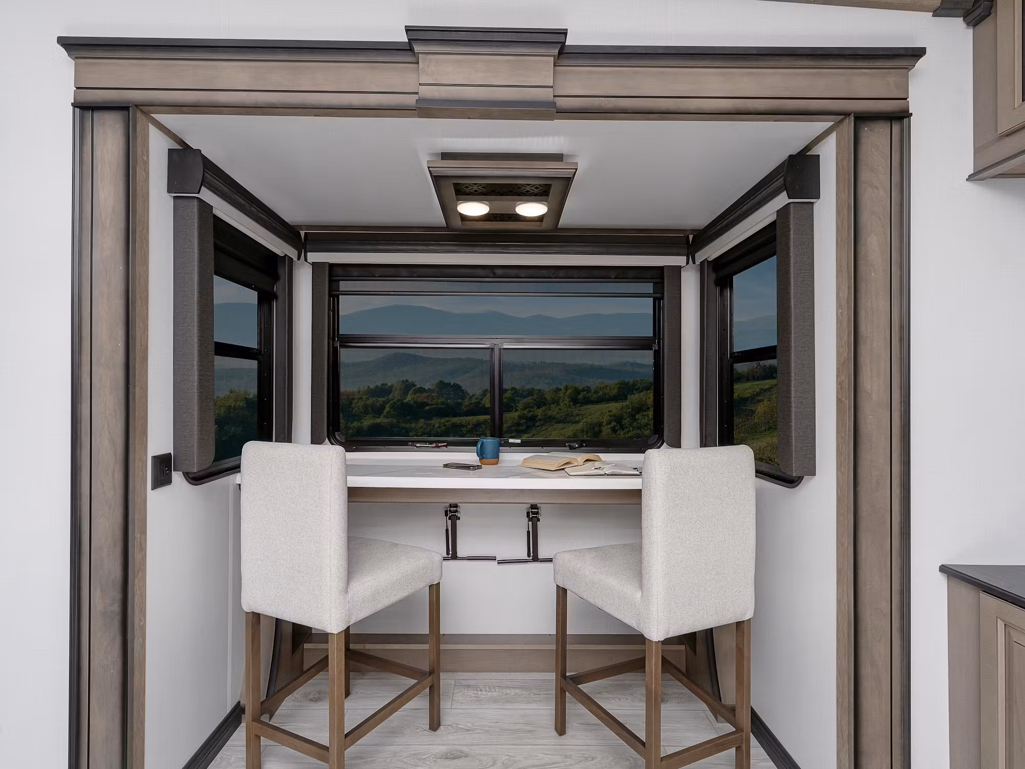 Bar seating in the Keystone Montana 3531RE