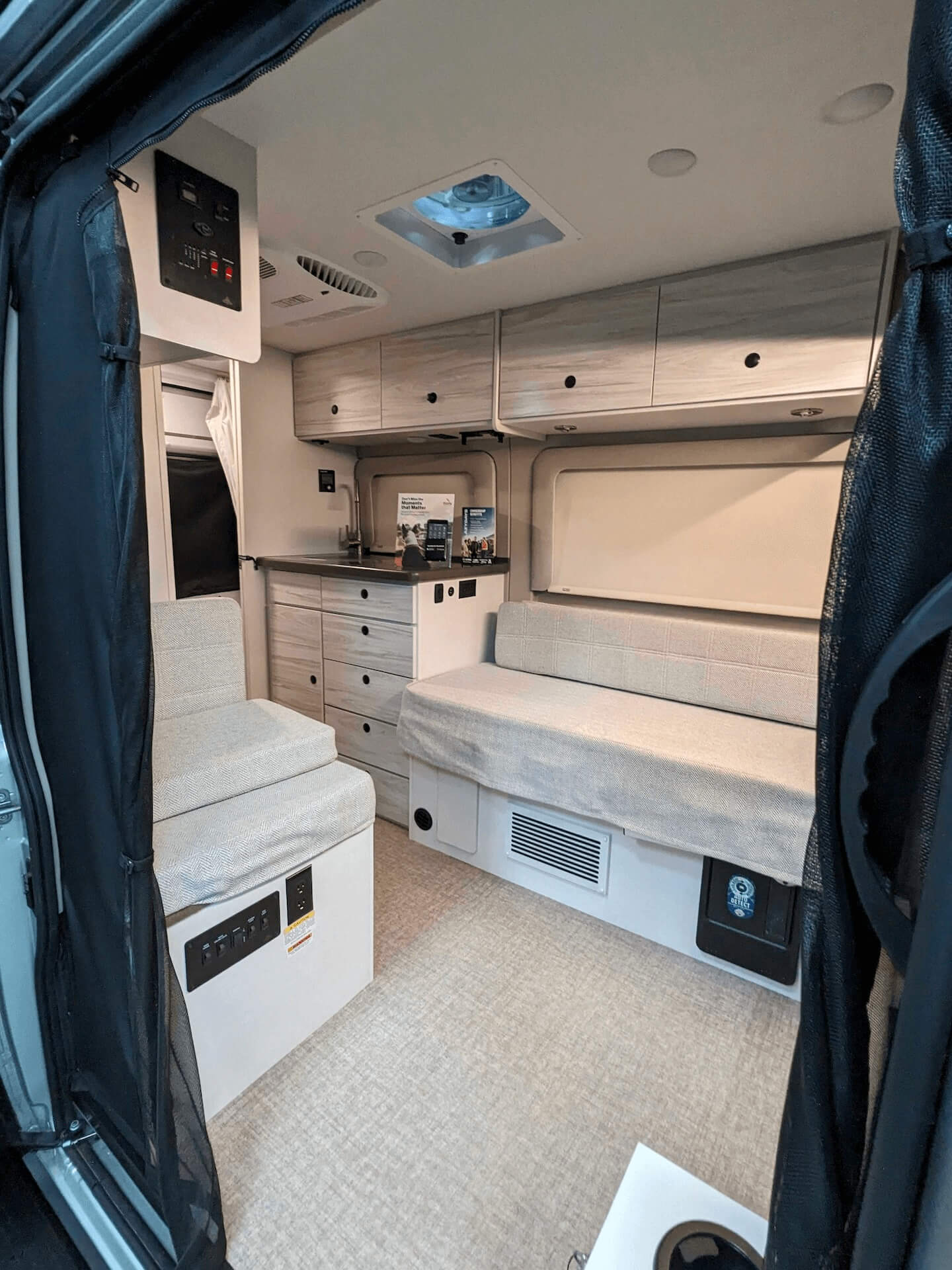 Entegra Coach Arc 18C